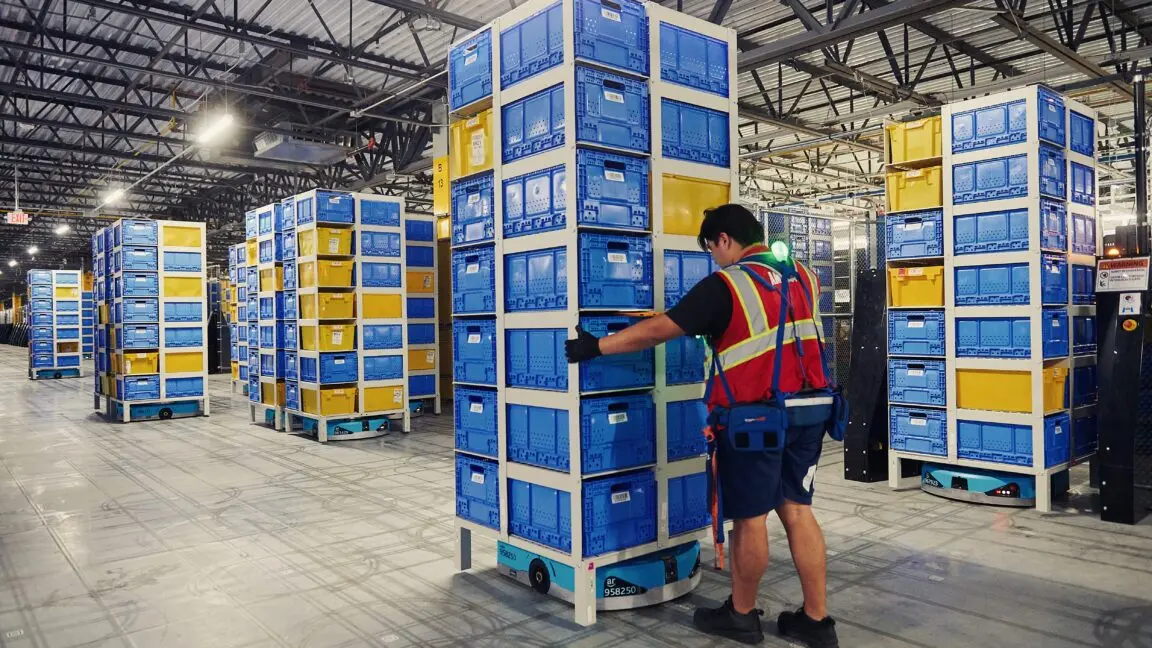 Amazon heeft ruim een miljoen robots: wat betekent dat voor de mensen in het magazijn?
