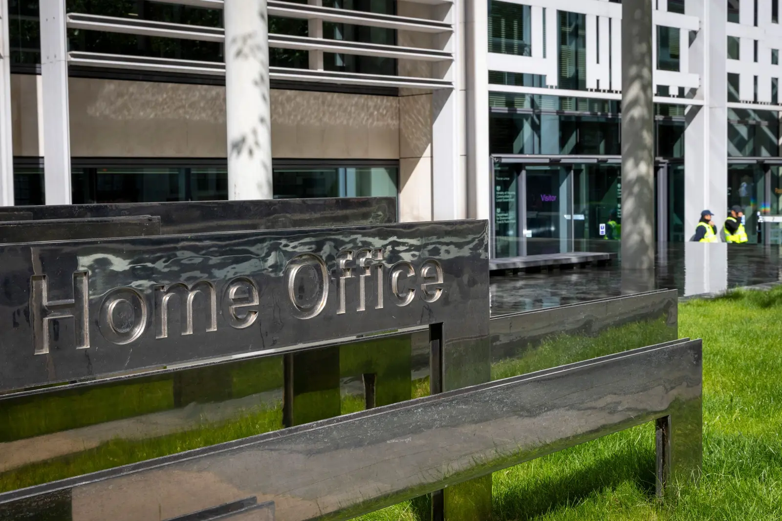 Britse inspecteur overweegt onderzoek naar AI bij asielaanvragen