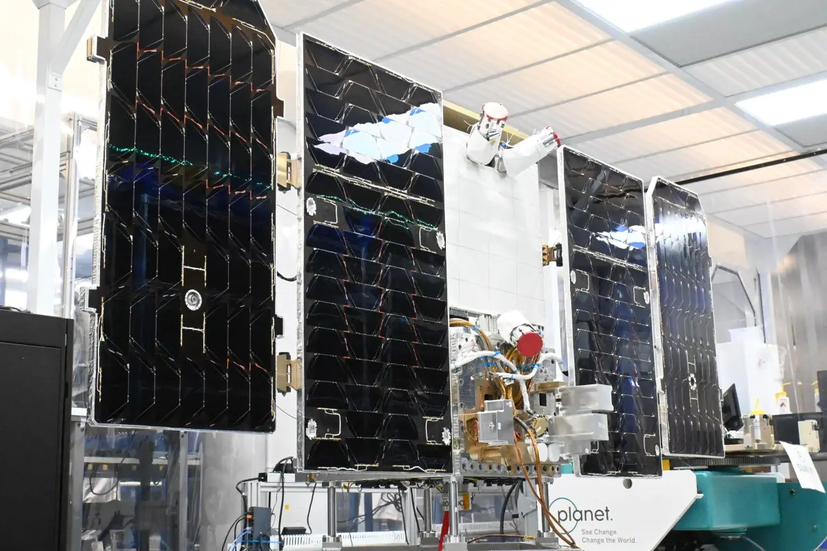 Googles eerste datacenter-satelliet werkt en schrijft haiku's