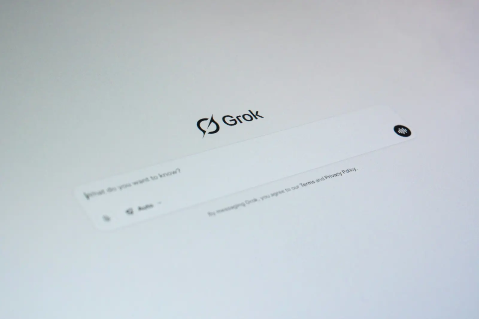 Grok Bot wordt sneller en kan nu je X Chat-berichten lezen