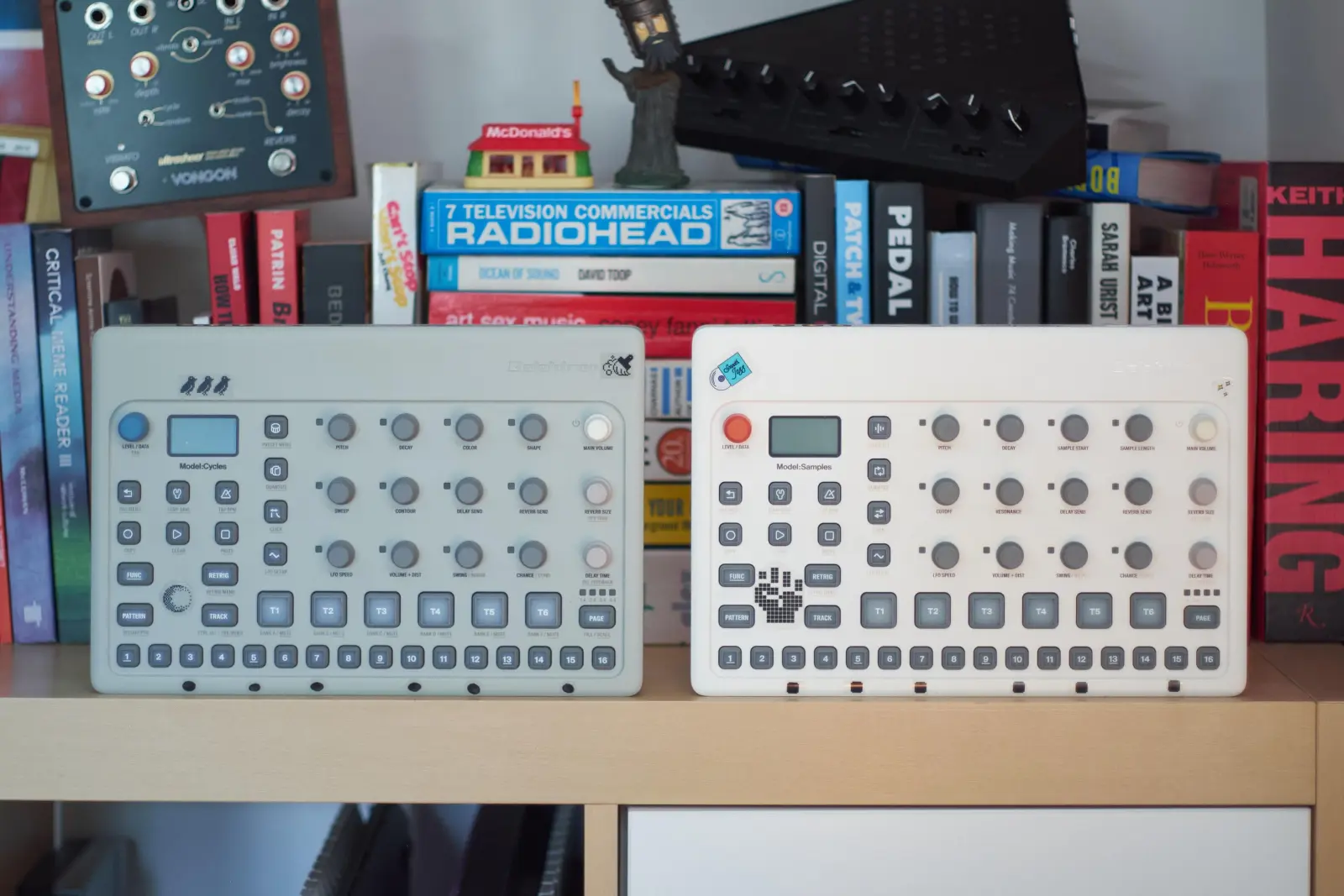 Hobbyisten geven oude en goedkope synthesizers nieuwe functies met hulp van AI